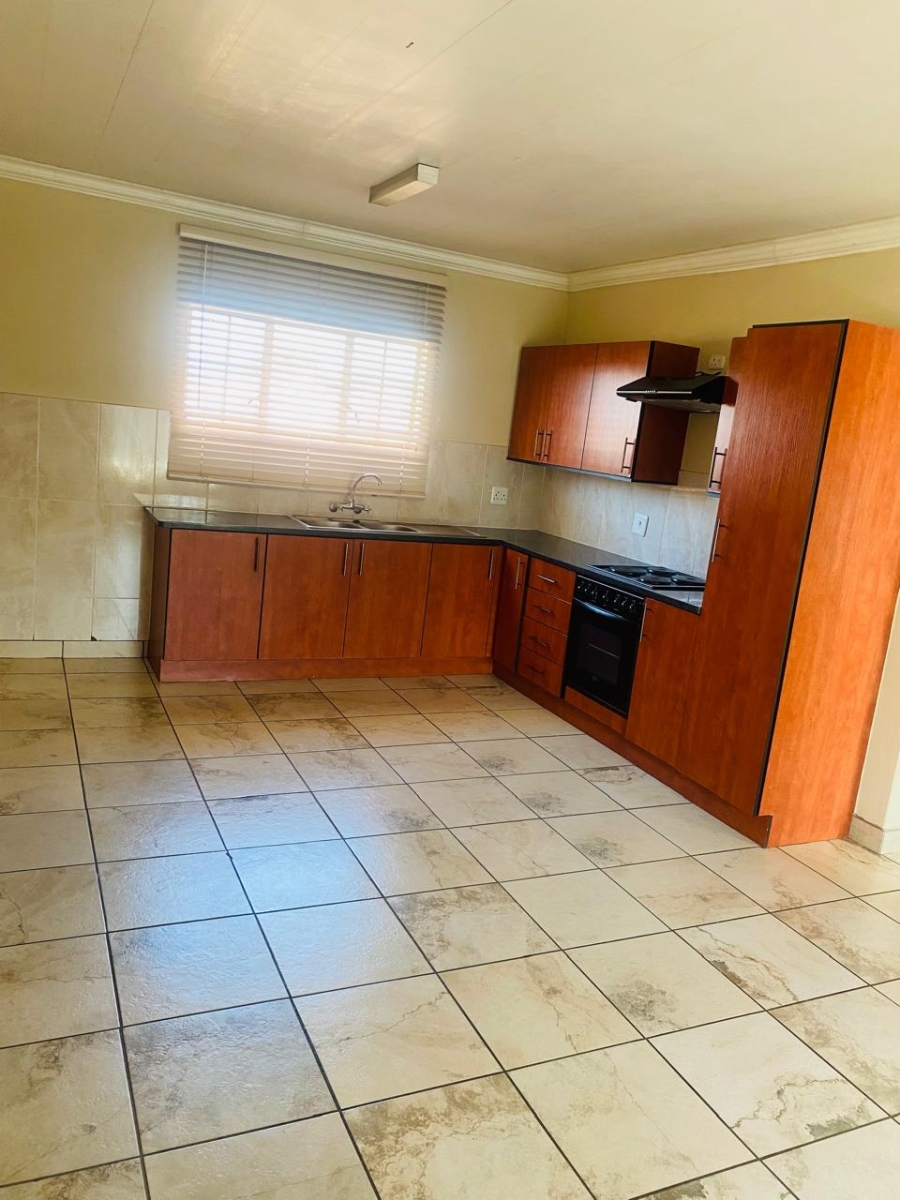 To Let 2 Bedroom Property for Rent in Waterval East North West